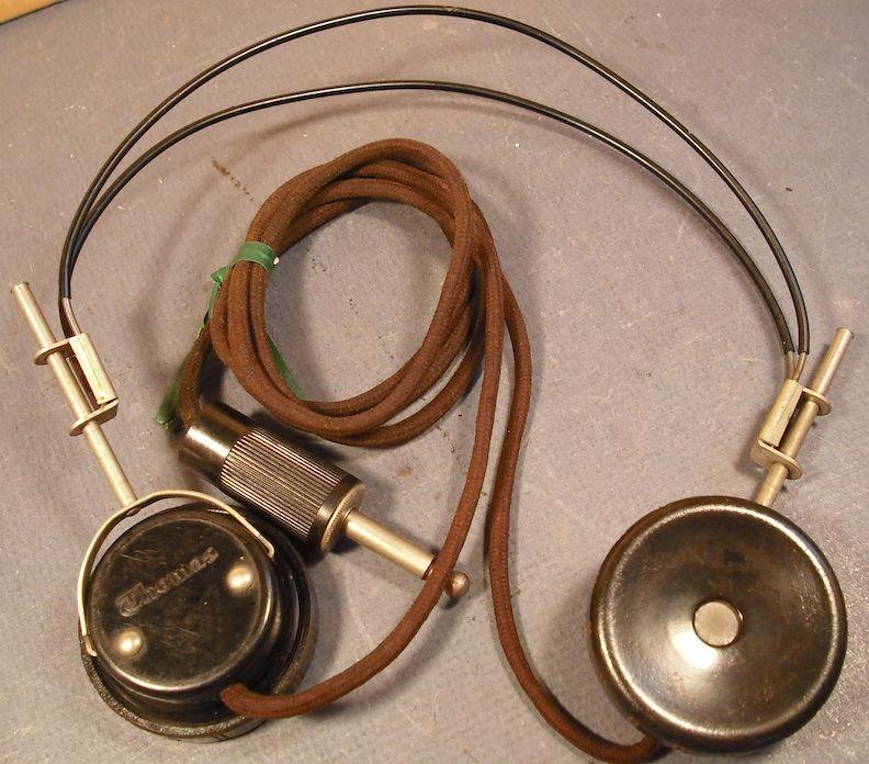 old-headphone